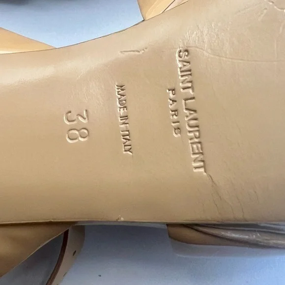 Saint Laurent Tribute platform sandals in a nude patent leather finish. Size 38 - Picture 2 of 10